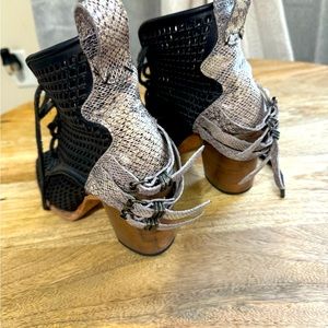 Freebird Benni shoes! Used in great condition!